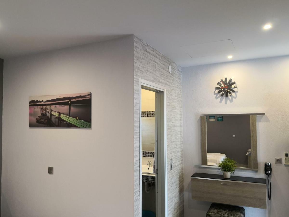Aimilias Family Apartments Vrasná Eksteriør bilde